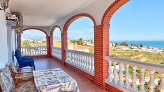 Xalet en Benajarafe. Villa de 4 dormitorios con piscina y rboles de mango  benajaraf
