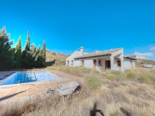 Mas à Borge (El). Encantadora casa de campo con piscina privada y estilo rústico a