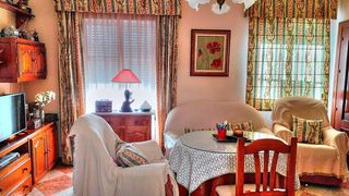 Mas à Riogordo. Casa en venta en riogordo  amplia, versátil y con múltiples posi