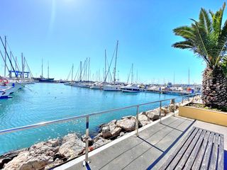 Dachwohnung in Caleta de Velez. Ático con terraza y vistas frontales al mar en caleta de vélez