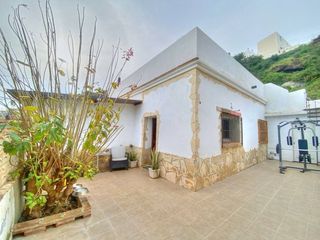Chalet in Benajarafe. Venta de parcela rústica con vivienda en prodiviso