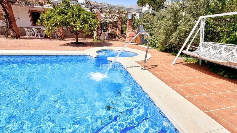 Foto ca17cca5-c8c7-4bc1-894f-109654cc9053. Masia amb aparcament piscina a Álora