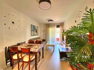 Miete Etagenwohnung in Benajarafe. Alquiler de piso de larga temporada en benajarafe