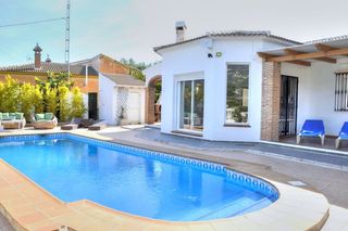 Affitto Chalet in Alcaucín. Encantadora casa independiente con piscina privada, vistas a la