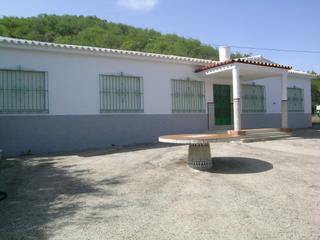 Bauernhof en Colmenar. Gloriosa finca de unos 55.000m2 llena de almendros y olivos con