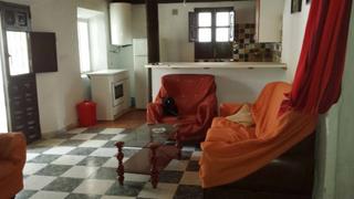 Country house in Cútar. Casa de 3 dormitorios en el pequeño pueblo de la zubia, más cerc