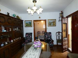 Casa aparellada a Sayalonga. Casa de pueblo en el centro de sayalonga.