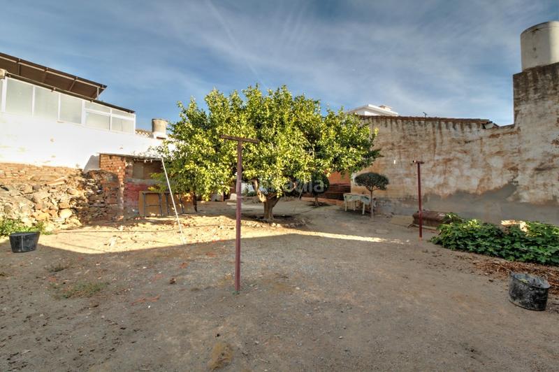 Foto 8774c03b-943c-4851-a45e-3a0aac9f8e0e. Masía casa de pueblo en velez málaga con jardín y mucho potencial en Vélez - Málaga