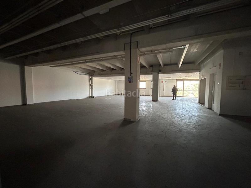 Foto d0a5a7f2-0206-44f3-8efd-350e5847f293. Fabrikhalle in Zona Industrial Barberà del Vallès