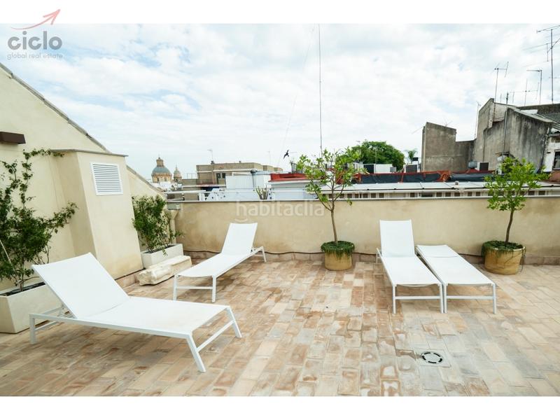 Foto 3c10b78a-e482-421f-820f-d1bce8799d6b. Flat with pool in Feria Sevilla