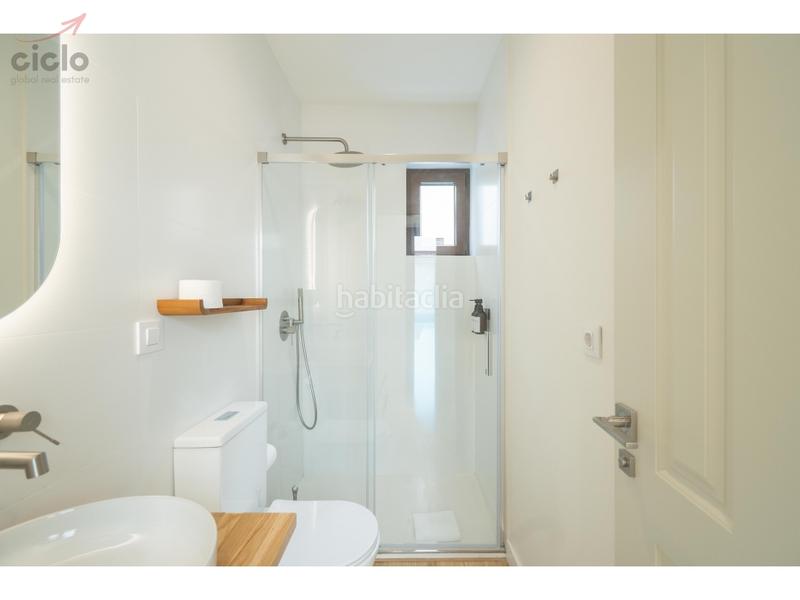 Foto f376023f-d734-450f-836b-66f2abb1db5f. Flat with pool in Feria Sevilla