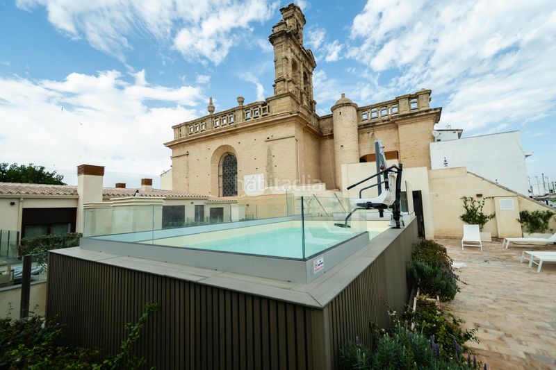 Foto b561b69c-9a88-4ac4-8a79-61ddf021ff93. Lloguer pis amb calefacció piscina a Feria Sevilla