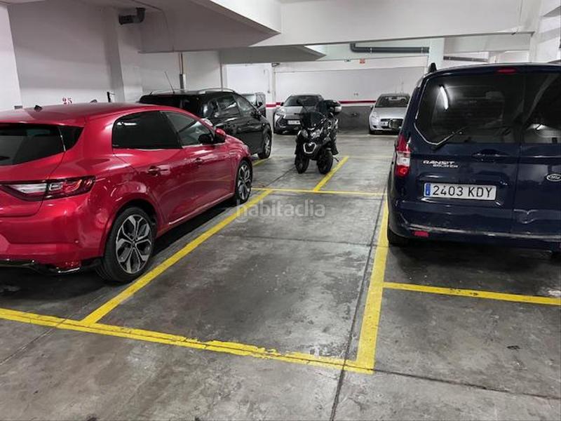 Foto 30493699-6584-413f-89a9-f37549382494. Aparcament cotxe a Horta Barcelona