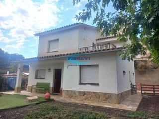 Casa a Bigues i Riells. Casa en venta en urbanización, 4 dormitorios.
