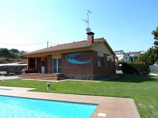 Casa a Bigues i Riells. Casa en venta en urbanizacin, 4 dormitorios.