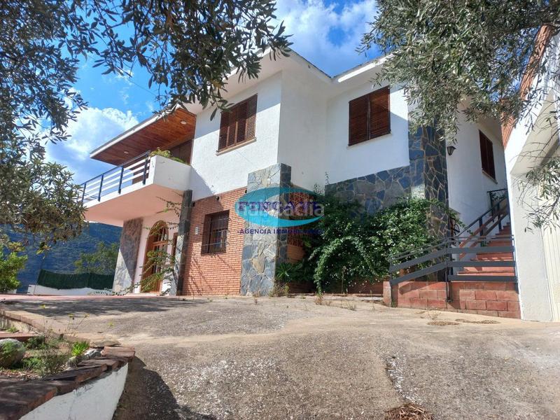 Foto 73719752-cf7e-46b6-b1a0-e81557df31b6. Casa con riscaldamento parcheggio piscina in Bigues i Riells del Fai