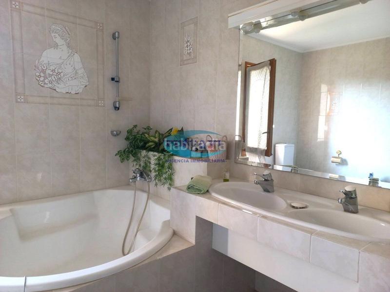 Foto 160c64c7-1528-476f-bb04-21e76631fab0. Haus mit heizung parking pool in Bigues i Riells del Fai