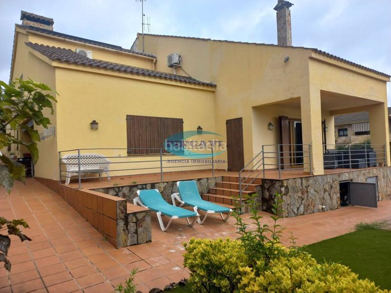 Foto f407c366-008c-4df7-babe-b7621aefe355. Haus mit heizung parking pool in Bigues i Riells del Fai