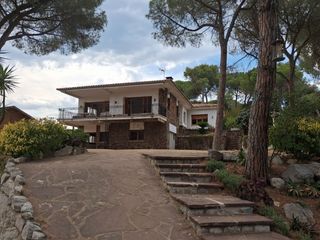 Rent House in Bigues i Riells del Fai. Casa en alquiler en urbanización, 7 dormitorios.
