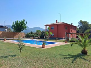 Maison à Bigues i Riells del Fai. Casa en venta en urbanización, 3 dormitorios.