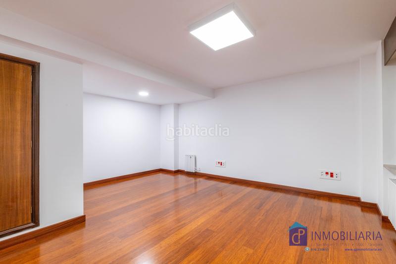 Foto 021628cb-aa4a-48a3-a90f-701f2829fda2. Alquiler oficina  en alquiler en residencial paraíso, – alta representatividad y muy buena ubicación. en Zaragoza