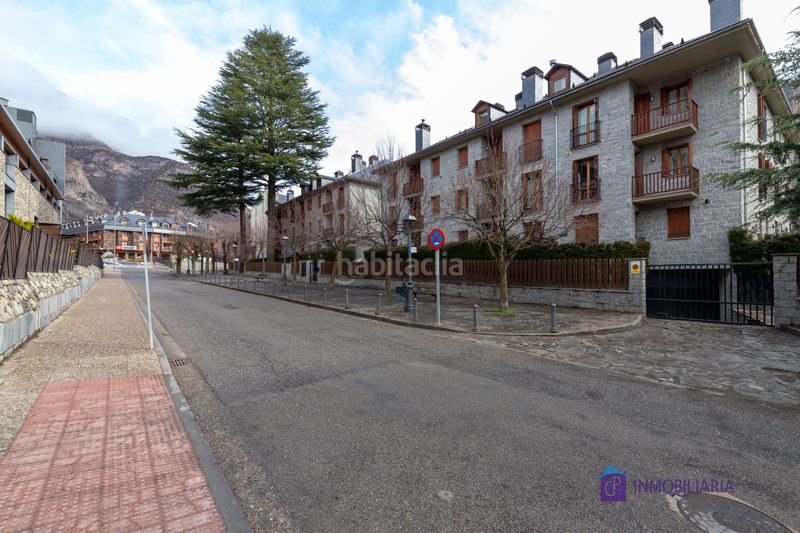 Foto cf87206a-7bb6-4ce8-8ff0-ba3ff23bd7f2. Aparcament cotxe a Benasque