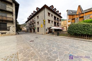Flat  Calle san marcial. Exclusivo apartamento en el centro de benasque | 96 m² | 3 dormi