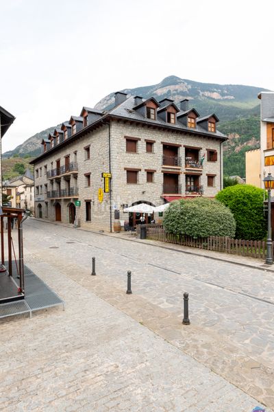 Foto 010fcbc0-2ab1-47e7-93d6-ad9138eba274. Flat with fireplace heating in Benasque