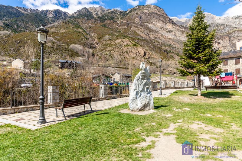 Foto 4d8857ea-3036-4e51-a944-5211882dad0d. Flat with fireplace heating in Benasque