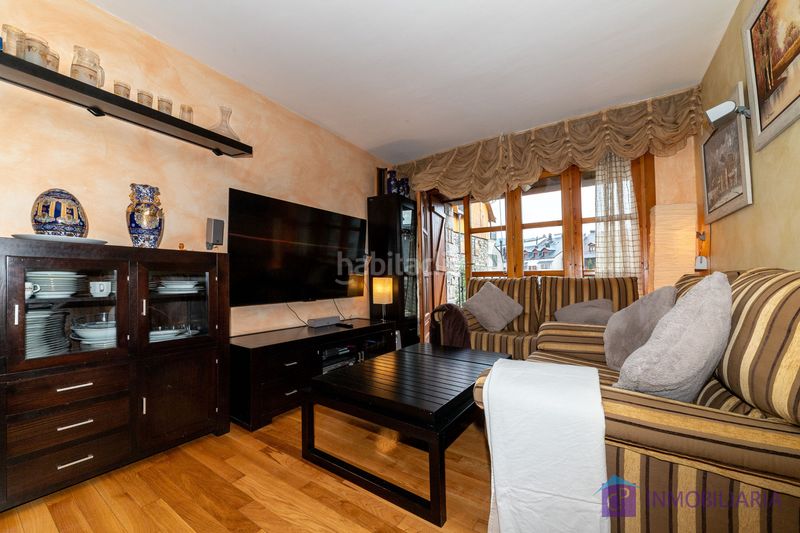 Foto 8abd55af-5632-48d8-8680-a57e1fb9d865. Flat with fireplace heating in Benasque