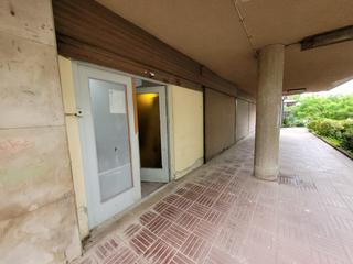 Local commercial à Martorell. Local comercial de 43 m2 y plaza de parking en camí fondo de mar