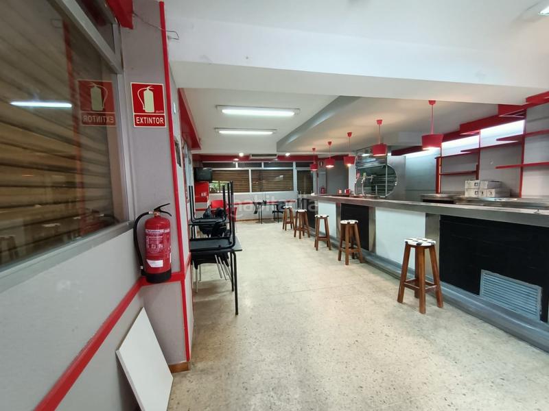 Foto 02d8c060-a4a8-43e3-9b8a-4bc68b01351f. Local comercial  y plaza de aparcamiento en zona camí fondo en Martorell