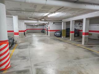 Parking voiture à Olesa de Montserrat. Plaza de parking en venta para coche pequeño, motocicletas o rem