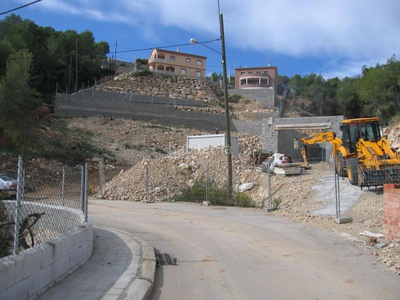 Foto b0b77c6f-9e04-4c21-9dff-6a0336fdf526. Terreno residencial parcela en venta en la urbanización los rosales en Cunit