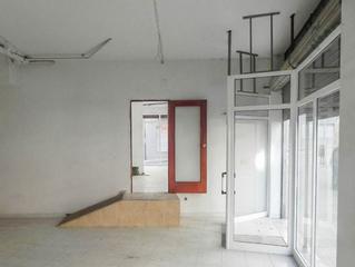 Local commercial à Olesa de Montserrat. Local para uso comercial en venta o alquiler en pueblo seco, ole