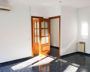 Piso en Creu de Barberà. Vivienda en venta, ctra de barcelona en sabadell para inversion