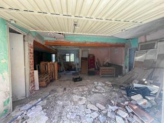 Maison à Nucli Urbà. Casa de pueblo a la venta para rehabilitar en el centro de espar