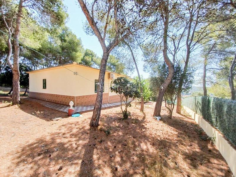 Foto 11db6c8d-62d3-4ffc-ac08-72d3d6f122a1. Chalet with heating parking in costa Cunit - els jardins - els rosers Cunit