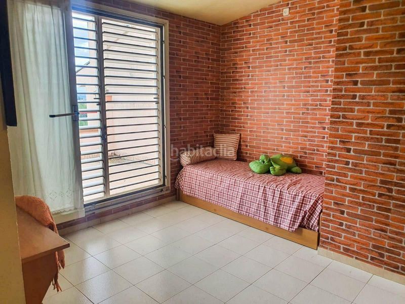 Foto 71dd0fac-c7c4-4032-b337-393f40d4913d. Casa amb calefacció aparcament a Papiol (El)