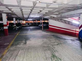 Parking voiture à Centre. Plaza de parking en venta  en bellvitge, hospitalet de llobregat