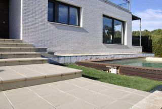 House in Cunit Residencial. Espectacular casa a 4 vientos con piscina de agua salada en puig