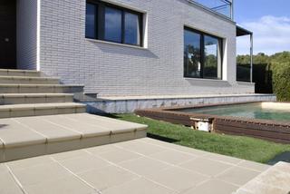 Casa a Cunit Residencial. Espectacular casa a 4 vientos con piscina de agua salada en puig