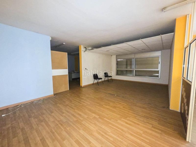 Foto 0717fa3b-4baa-4c9f-b8ea-a4794ef74d80. Alquiler local comercial edificio de tres plantas en alquiler en barberá del vallés en Barberà del Vallès