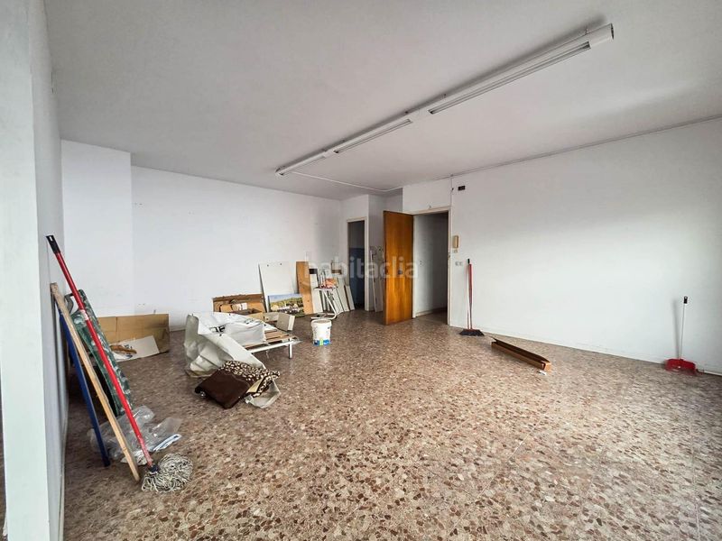Foto 2cab2302-e8ee-4a66-b7a2-41bf63aac2f8. Alquiler local comercial edificio de tres plantas en alquiler en barberá del vallés en Barberà del Vallès