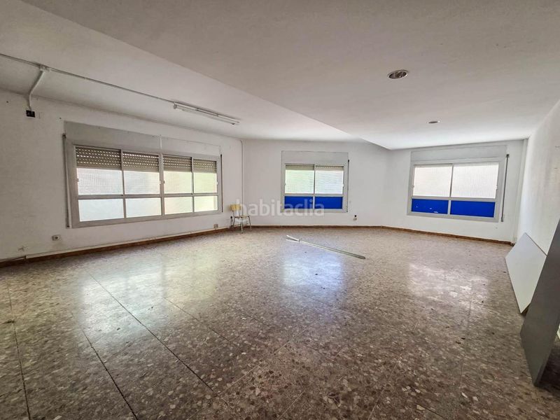 Foto 3f490fa7-bade-43f2-b6a4-7fa43169029c. Alquiler local comercial edificio de tres plantas en alquiler en barberá del vallés en Barberà del Vallès