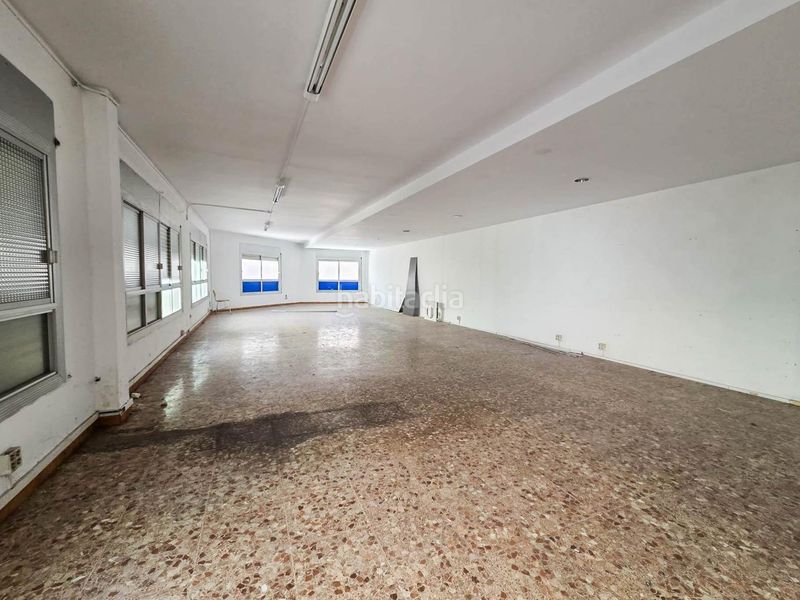 Foto 53371aa2-ba3a-4790-83c1-7a1c75698608. Alquiler local comercial edificio de tres plantas en alquiler en barberá del vallés en Barberà del Vallès