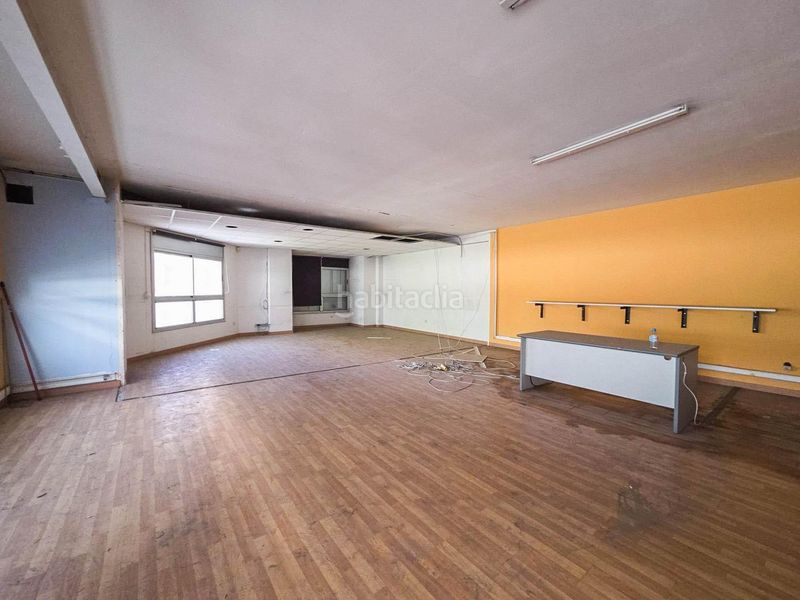 Foto bc4d7b83-f446-44b0-9698-2a5ed151401a. Alquiler local comercial edificio de tres plantas en alquiler en barberá del vallés en Barberà del Vallès