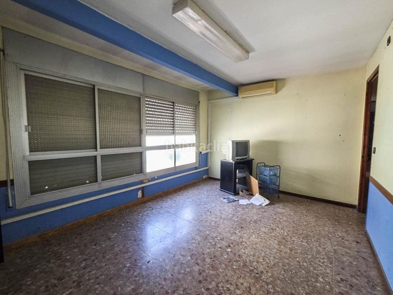 Foto c9053e44-a036-4cd4-b2f3-0479c6bd9135. Alquiler local comercial edificio de tres plantas en alquiler en barberá del vallés en Barberà del Vallès