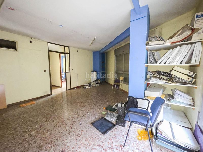 Foto ceb3cb27-c20b-4103-afc0-af78fd6d96c0. Alquiler local comercial edificio de tres plantas en alquiler en barberá del vallés en Barberà del Vallès