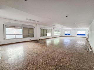 Alquiler Local Comercial en Centre-Eixample-Can Llobet. Primera planta de edificio de oficinas en alquiler en barberá de